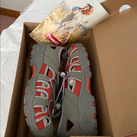 PROPET- Women’s size 9, wide 2E, coral and grey mesh shoes. Brand new in box. - Picture 5 of 6